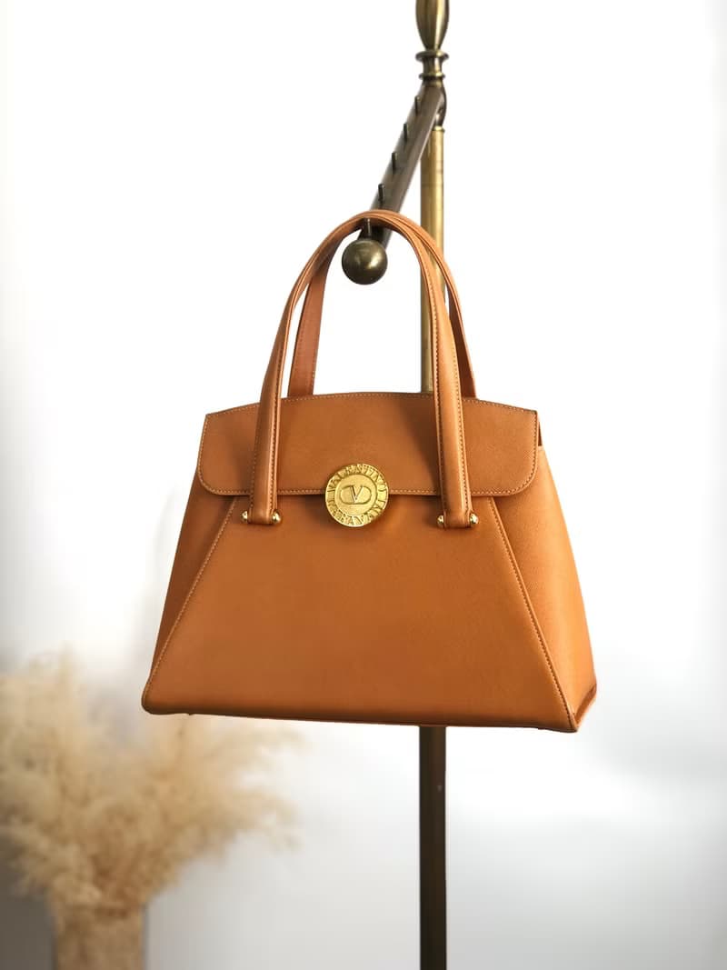 【 日本直送　名牌中古包 】VALENTINO GARAVAN ヴァレンティノガラヴァーニ ハンドバッグ キャメル メダル レザー vintage yg5ysc
