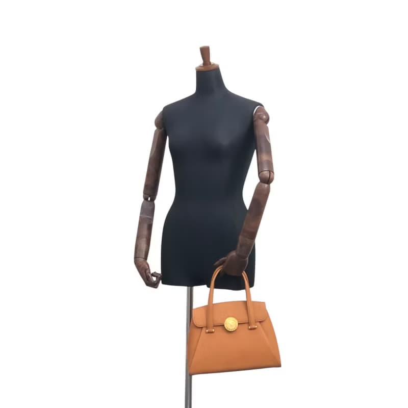 【 日本直送　名牌中古包 】VALENTINO GARAVAN ヴァレンティノガラヴァーニ ハンドバッグ キャメル メダル レザー vintage yg5ysc