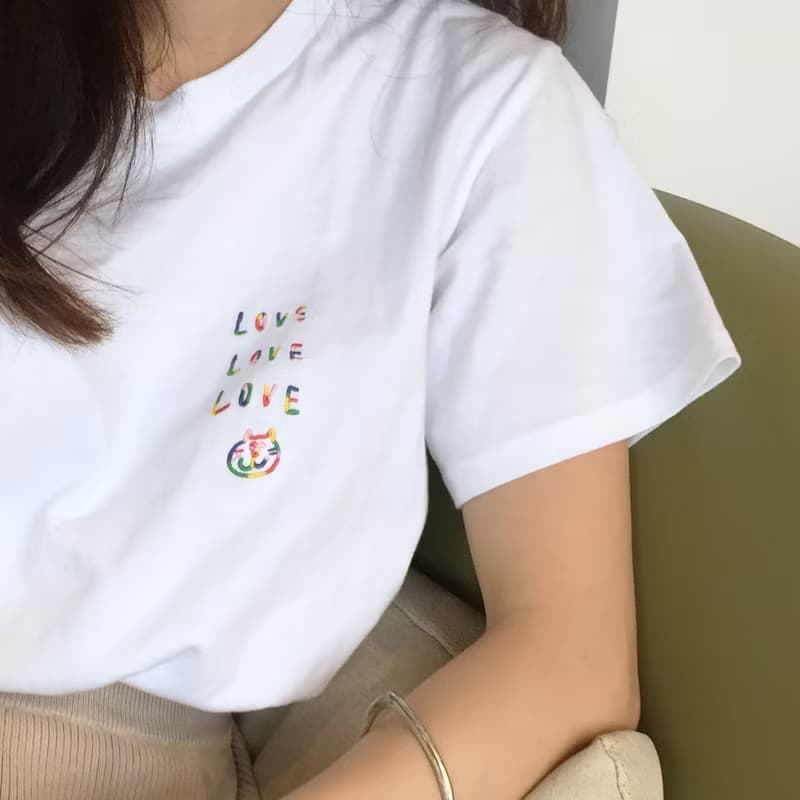 Love and Peace  彩虹刺繡Tee