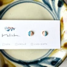 【再販】ほんのりピンク × ライトブルー 小ぶり 陶器 金継ぎ ピアス イヤリング ノンホールピアス 小さい 極小 水色 ゴールド 金 桜 桃 シンプル ギフト