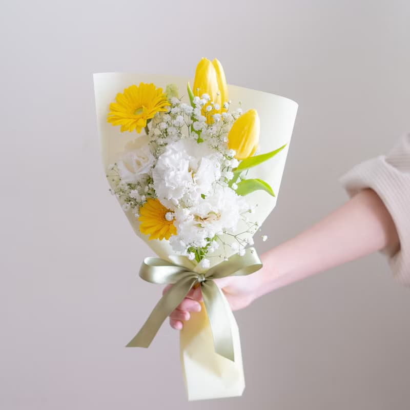 鮮黃鬱金香小花束