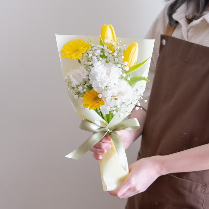 鮮黃鬱金香小花束