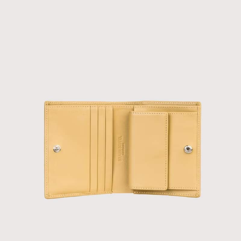 【免費升級送禮包裝】依雅娜 壓紋牛皮4卡兩折短夾多色/BF853-401