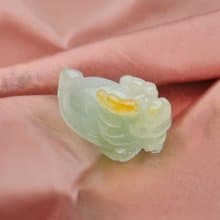 【吉祥‧長壽】冰種飄黃翡翠龍龜小擺飾 |天然緬甸玉翡翠A貨|送禮