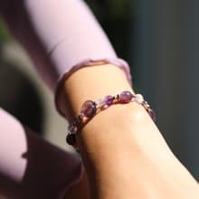 鳶尾計畫。紫水晶愛心 星光粉晶 紫鋰雲母 14KGF 水晶礦石手鍊