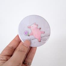 ハンドミラー (子豚と花束・76ミリサイズ)