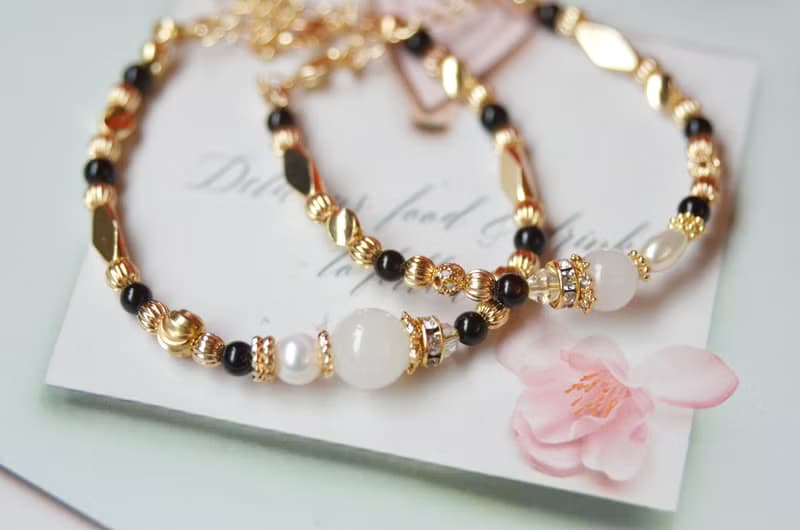 凡爾賽宮廷 - 黃銅珍珠母乳飾品手鍊