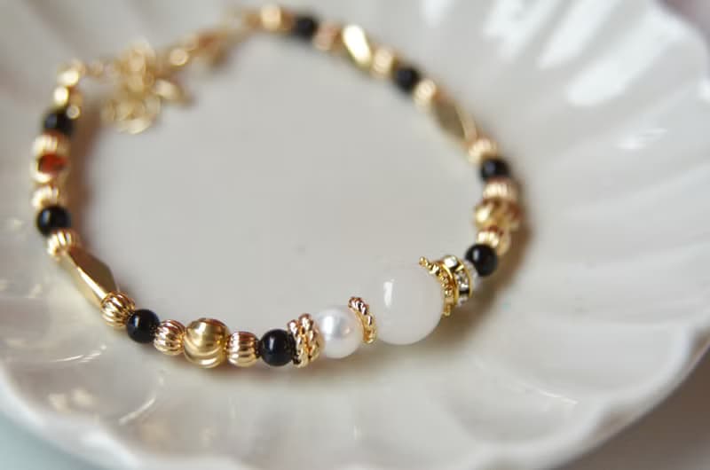 凡爾賽宮廷 - 黃銅珍珠母乳飾品手鍊