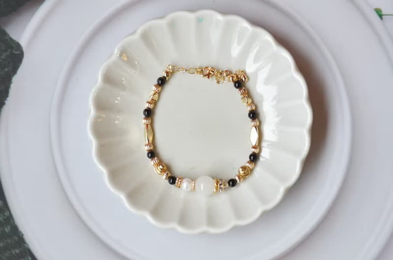 凡爾賽宮廷 - 黃銅珍珠母乳飾品手鍊