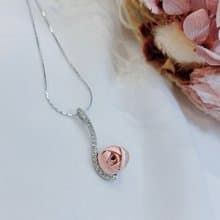 Re-Re蠶絲金工【情人節】星耀系列 小玫瑰流線項鍊 星耀粉