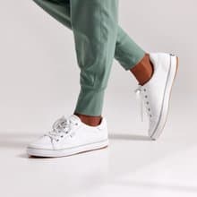 KEDS CENTER III 升級版舒適皮革小白鞋 WH67052