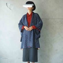 尋寶古著-日本傳統圖紋藍白色印花絹料小紋和服改製罩衫外套