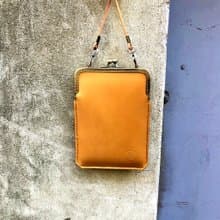 淑女牛皮口金手機袋手機套 - 奶油棕 (iphone12 pro max適用 復古
