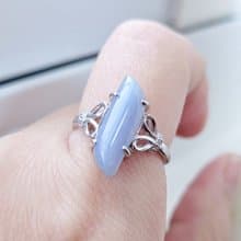 【親翠】天然翡翠 冰濃紫柱型蛋面925銀鑲蝴蝶結活口戒 | 極美優