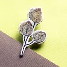 迷你手工刺繡胸針/別針 台灣欒樹花