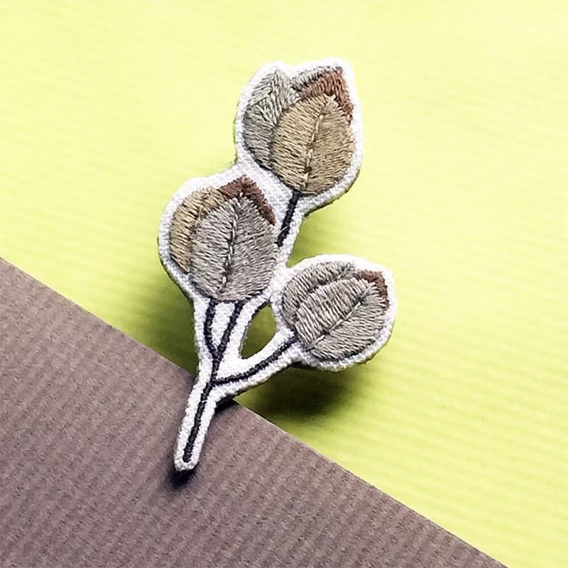 迷你手工刺繡胸針/別針 台灣欒樹花