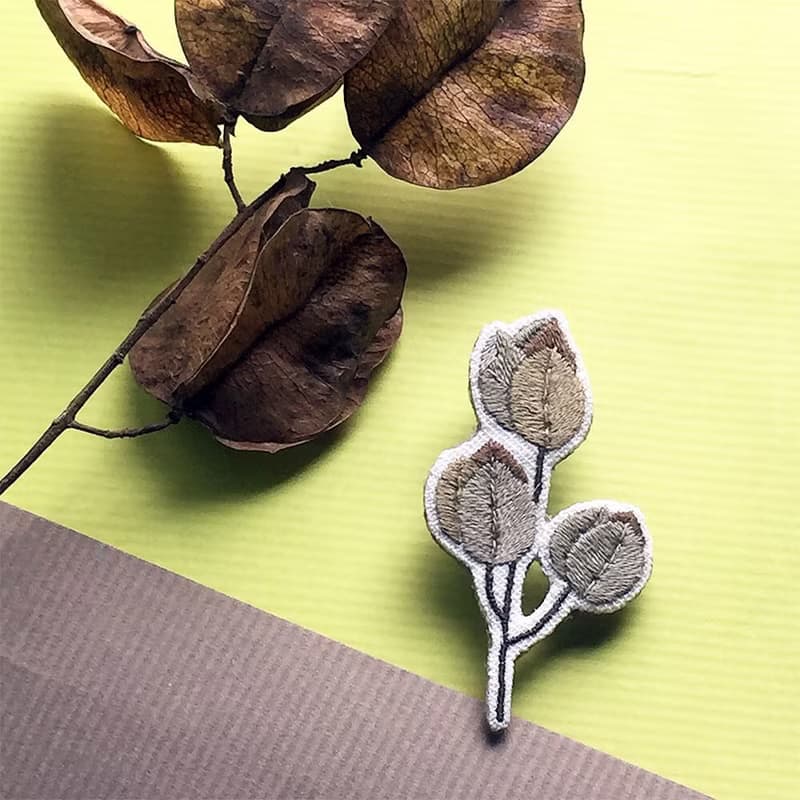 迷你手工刺繡胸針/別針 台灣欒樹花