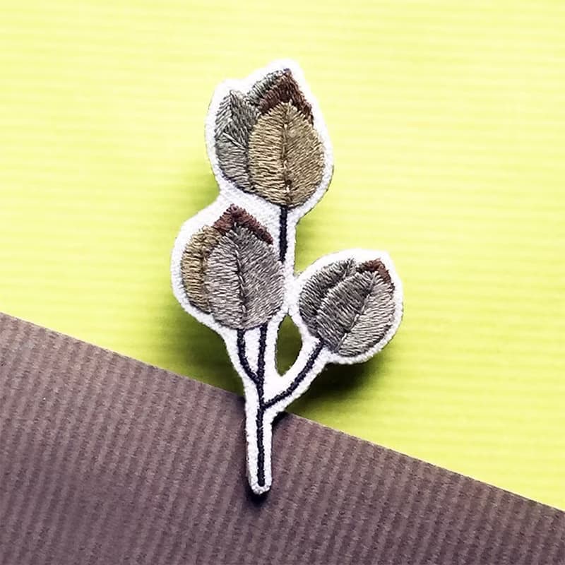 迷你手工刺繡胸針/別針 台灣欒樹花