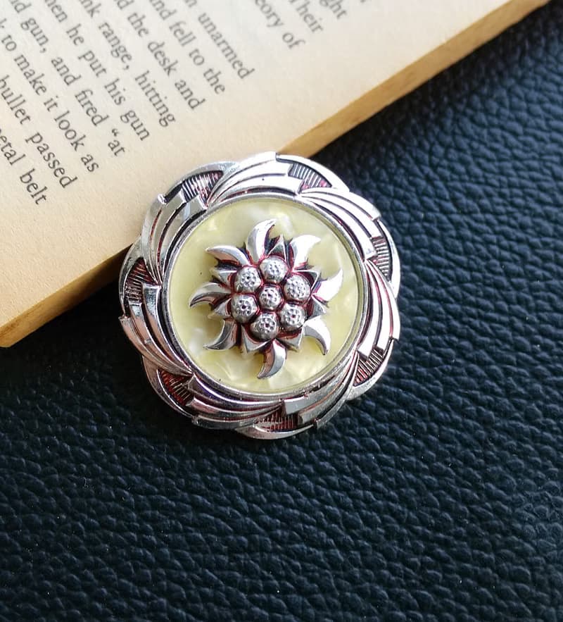 【西洋古董飾品】銀色調 旋轉 雪絨花 花卉 圍巾夾 絲巾扣 絲巾夾