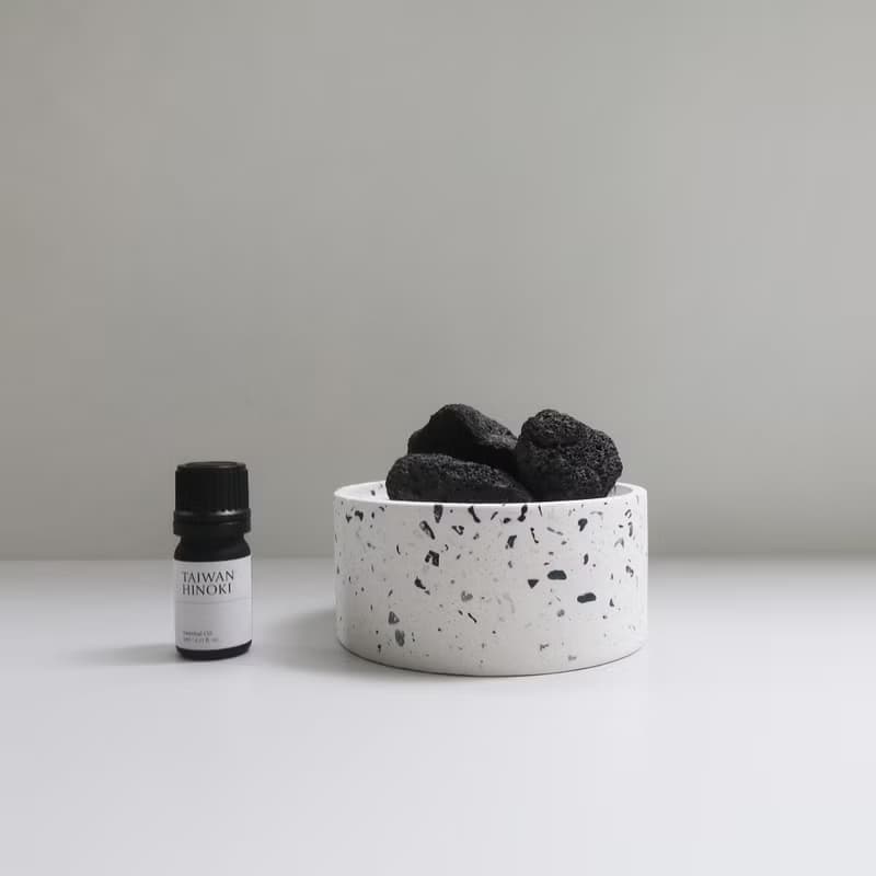 TERRAZZO 磨石子 | 天然礦石黑火山岩水泥擴香盆 & 純精油組