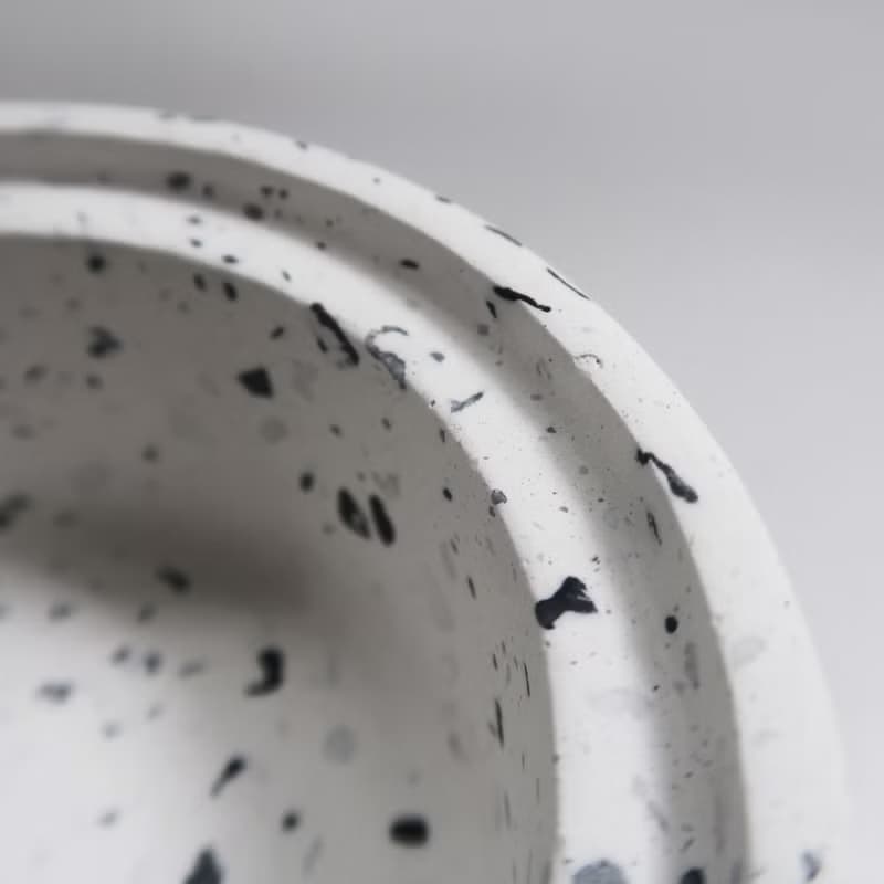 TERRAZZO 磨石子 | 天然礦石黑火山岩水泥擴香盆 & 純精油組