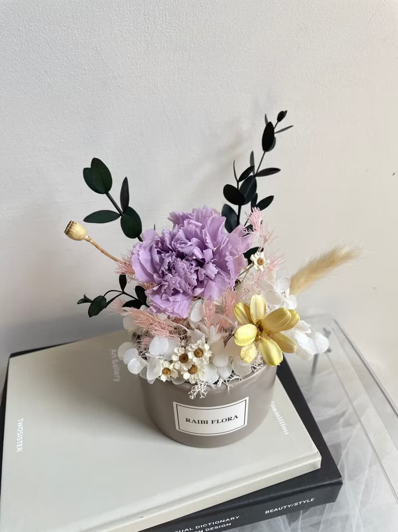 靜謐 ; 母親節 永生康乃馨 盆花花禮 乾燥花禮盒 母親節禮物