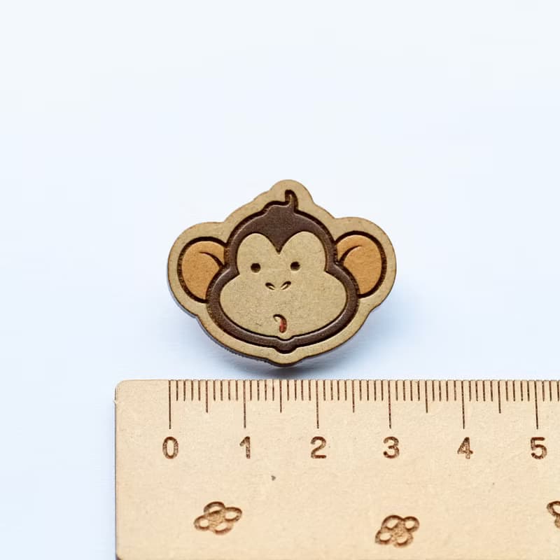 彩繪木製胸針-小猴子