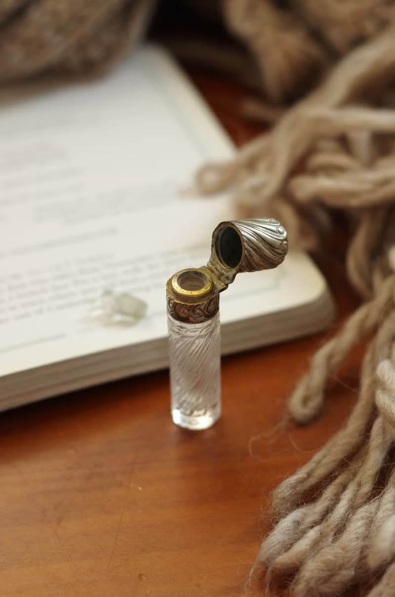 老雜貨老又好古董珠寶 法國純銀雕花小玻璃香水罐 w37