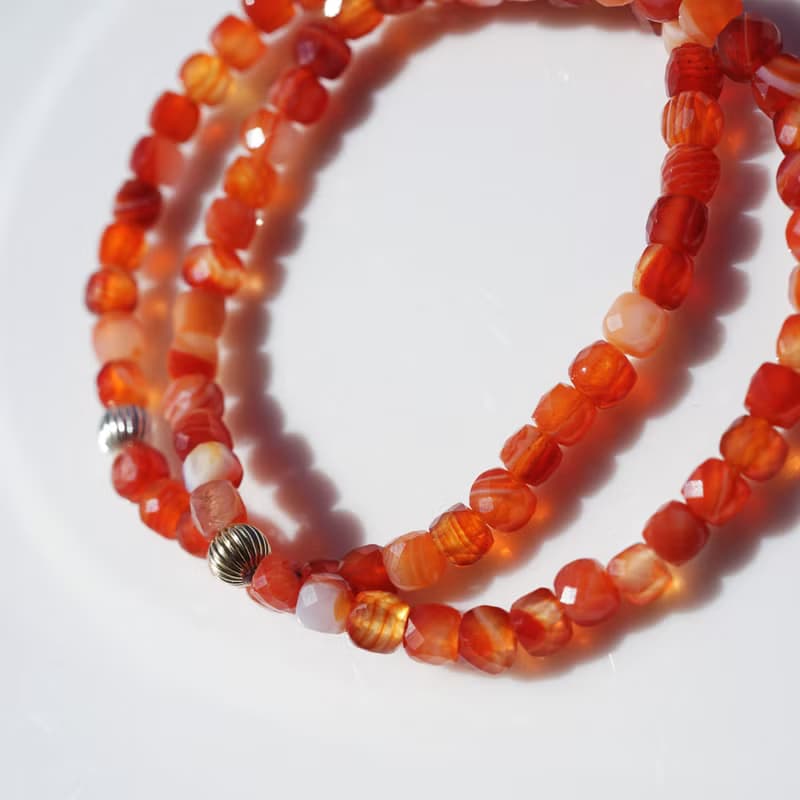 サードニクス・カーネリアンの一連ブレスレット　金蓮花