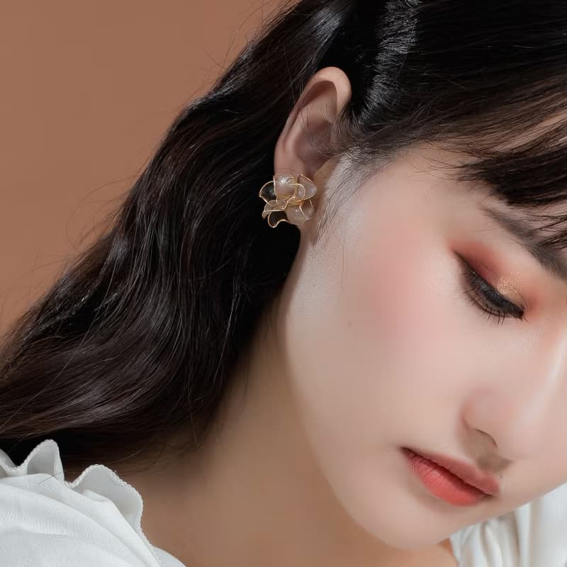 【曇花-奶油金】貼耳式耳環 | 水晶花飾品