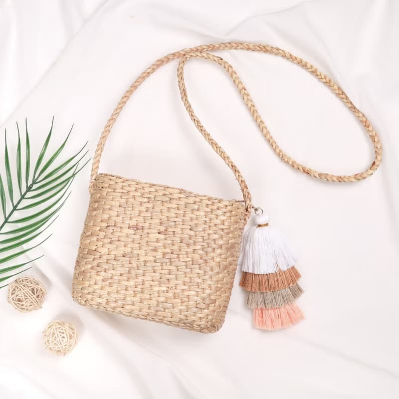 草編斜挎錢包  帶流蘇包飾的編織手提包  小可愛錢包