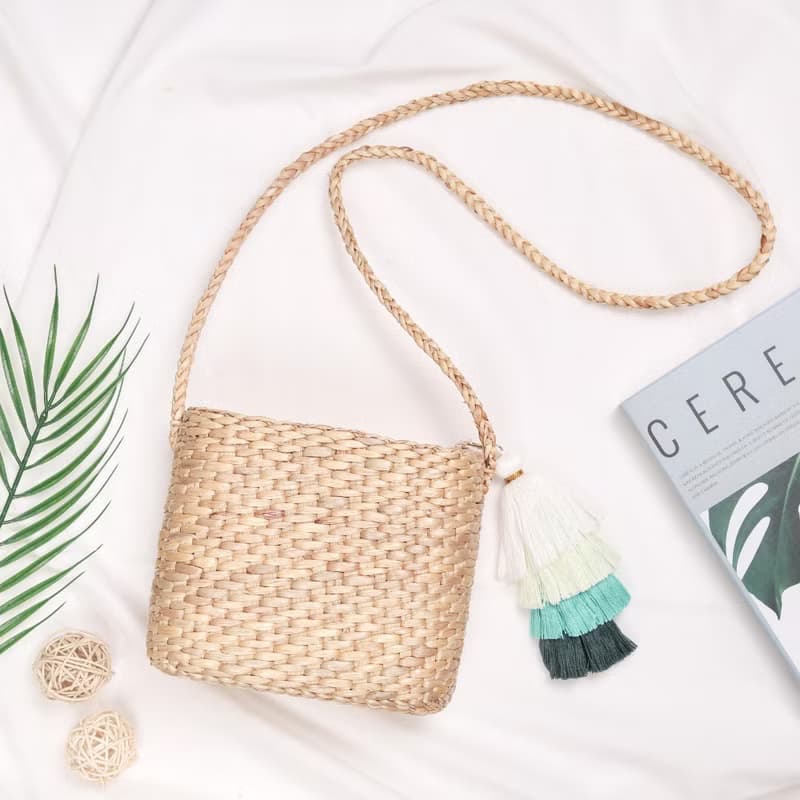草編斜挎錢包  帶流蘇包飾的編織手提包  小可愛錢包
