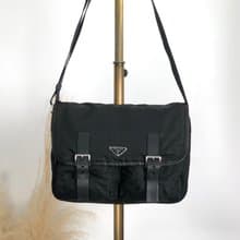 【 日本直送　名牌中古包 】PRADA プラダ ショルダーバッグ ブラック トライアングルロゴ ナイロン メッセンジャーバッグ vintage s5jtyw