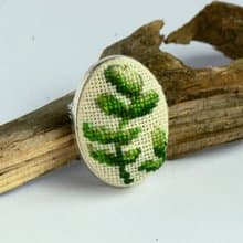 綠枝刺繡胸針十字繡植物飾品手工製作的大自然禮物送給女性