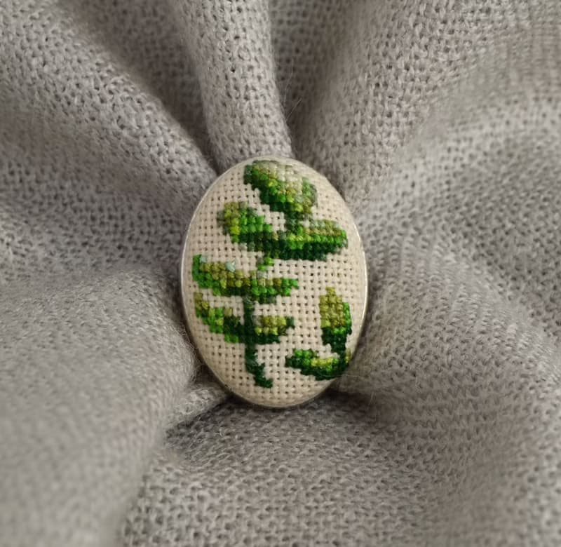 綠枝刺繡胸針十字繡植物飾品手工製作的大自然禮物送給女性