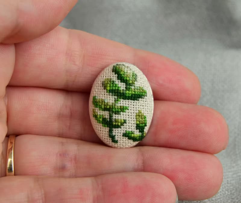 綠枝刺繡胸針十字繡植物飾品手工製作的大自然禮物送給女性