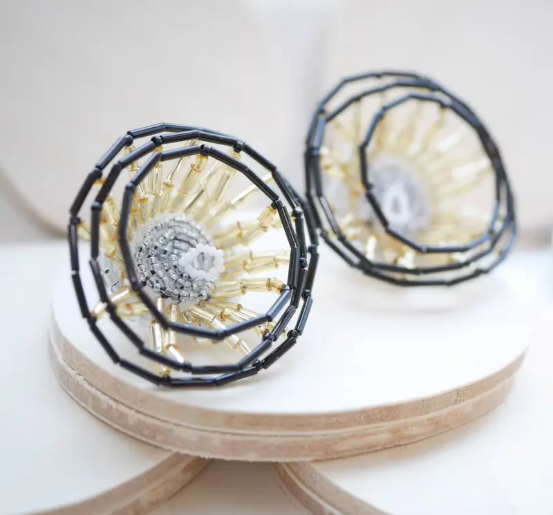tsububu【受注制作】/ビーズ刺繍/微生物/ピアス/イヤリング/黒丸小