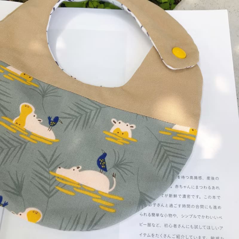 泥土黃河馬 l 韓國有機棉 l 手工六層紗圍兜口水巾
