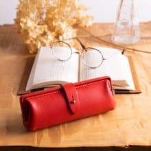 Paka-glass Slim #Red イタリアンレザーの眼鏡ケース【還暦祝】【入学祝】【就職祝】【カスタム可能なギフト】