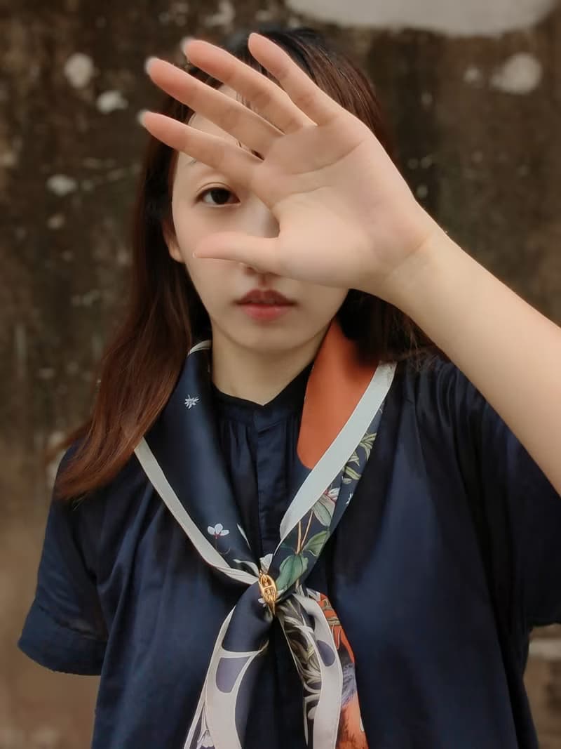 【穿越迷霧】雙面印真絲方巾 / 手繪台灣植物系列 蠶絲巾