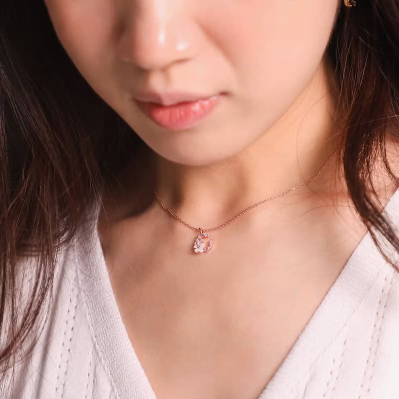 L'amour 優雅小花月亮頸鏈 (玫瑰金)