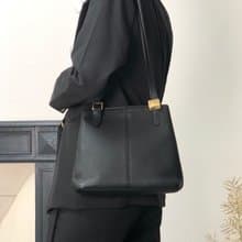 【 日本直送　名牌中古包 】BURBERRY バーバリー ショルダーバッグ ブラック ロゴ レザー vintage ヴィンテージ オールド vrug8v