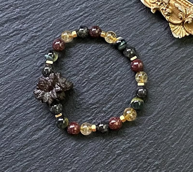 埃及預言石x滿礦黑髮晶x滿礦紅幽靈x黃藍虎眼石x金髮晶黃銅手鍊