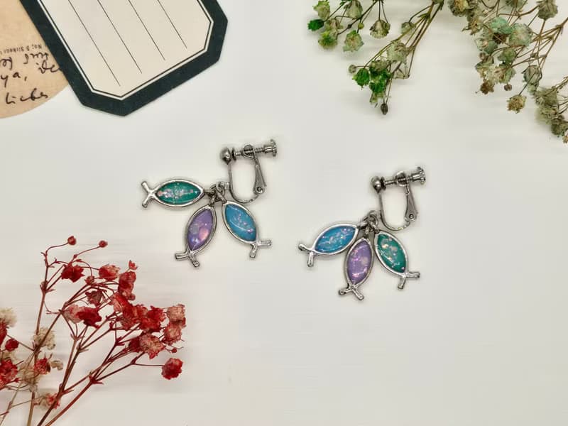 原創耳飾 恩典漣漪 閃閃耶穌魚 福音創作 手作 樹脂 夾式耳環