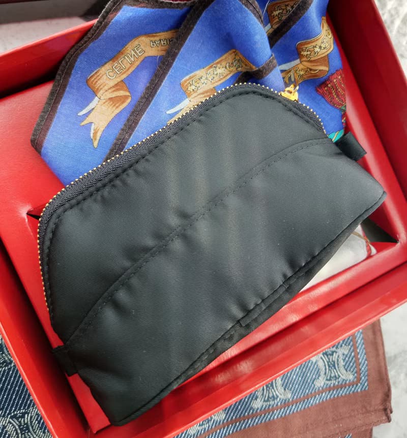 全新禮盒裝 CELINE 小金環 收納袋收納包化妝包毛巾方巾手巾手帕