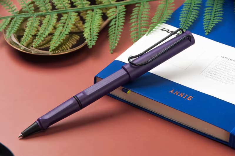 【雷雕免費刻字】LAMY 鋼珠筆皮革筆盒 湛藍 / SAFARI - 紫丁香