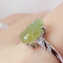 【親翠】天然翡翠 冰茶黃精雕招財貔貅不封底鑲鋯石簡單銀戒