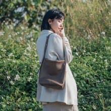 【早春新品】Narissa皮革水桶包 - 黑摩卡 真皮斜背包