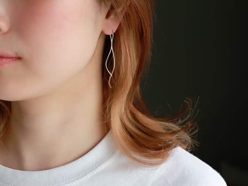 14kgf-nuance curve pierced earrings
