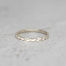 雷震 - 極細尾戒線戒 925純銀手工鑿敲戒指